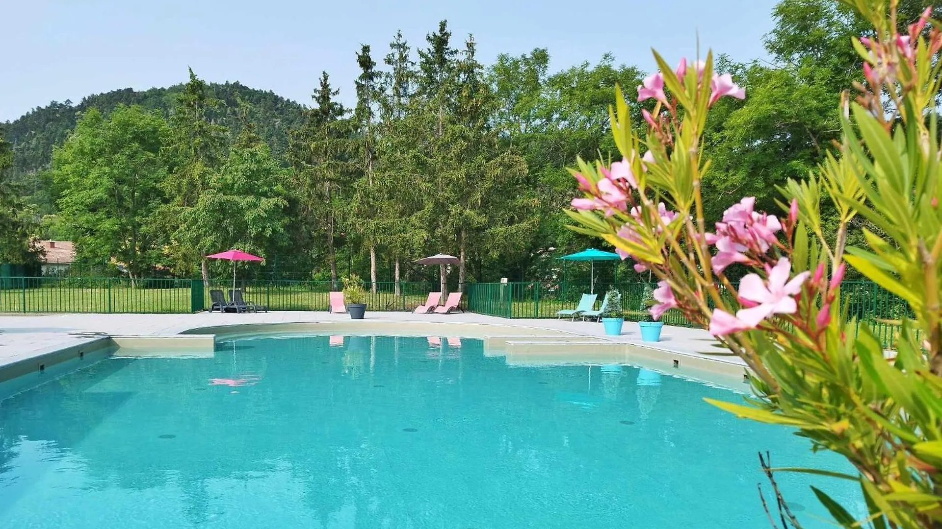 Hotel De Plein Air Le Chanset Ceyrat France