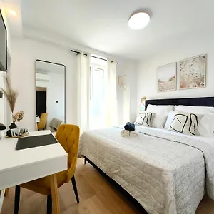 https://studio-rooms-fjok.splithotels.org